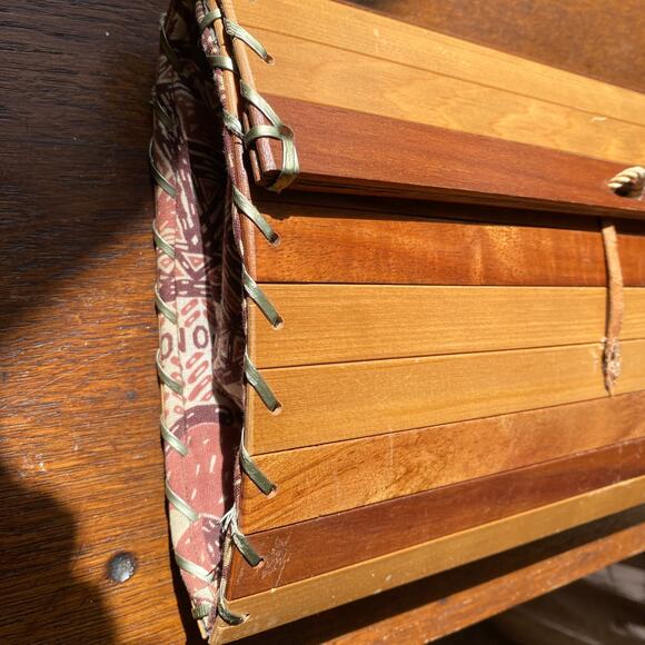 Vintage 1960's Wooden Clutch Patterned Lining - Picture 5 of 5